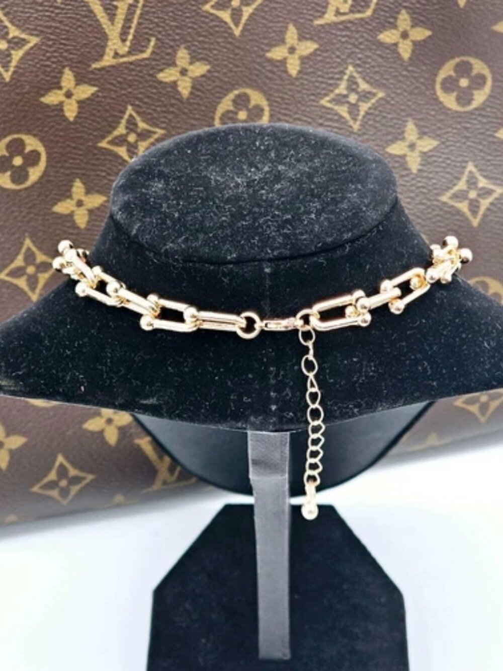 Gold-Plated Necklace with Authentic Louis Vuitton Padlock - Picture 2 of 11